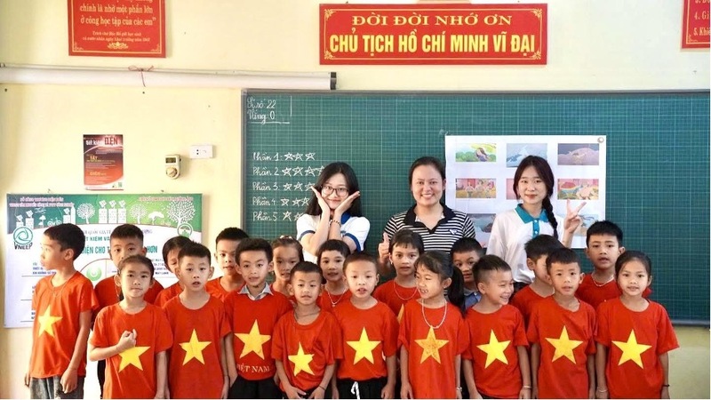 Hình ảnh trong hoạt động thiện nguyện của D Free Book