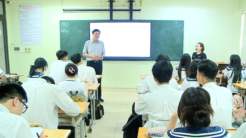 Việc ban hành quy tắc ứng xử nhà giáo góp phần nâng cao chất lượng dạy học, chấn chỉnh tiêu cực, tôn vinh hình ảnh người thầy trong xã hội. Ảnh: Báo Chính phủ
