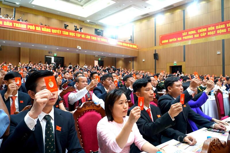 100% đại biểu tham dự Đại hội biểu quyết tán thành thông qua Nghị quyết Đại hội