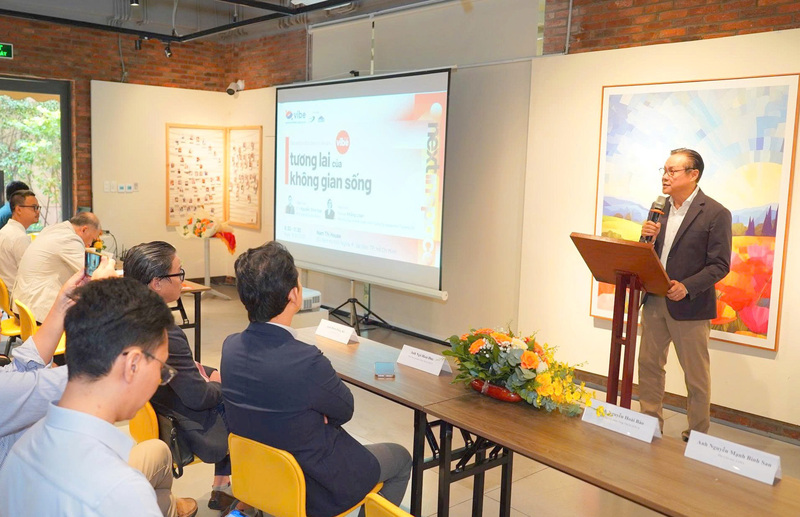 Ông Nguyễn Quốc Khanh, Trưởng Ban tổ chức VIBE 2025 thông tin về triển lãm tại sự kiện. Ảnh: Minh Khuê.