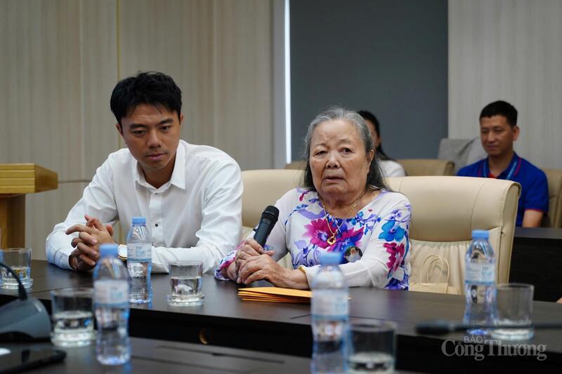 Bà Đào Kim Oanh phát biểu tại buổi lễ.