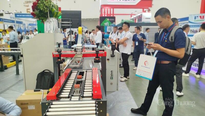 Nhiều sản phẩm công nghiệp hỗ trợ được trưng bày, giới thiệu tại hội chợ.