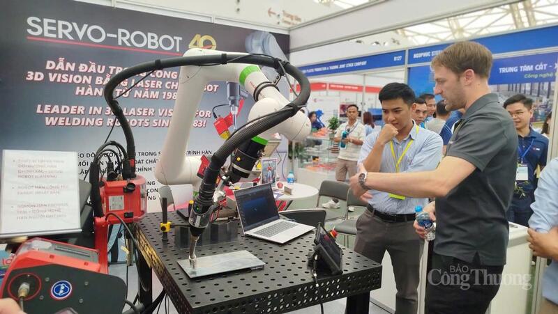 Thiết bị tìm và theo dõi đường hàn chính xác (Servo robot).