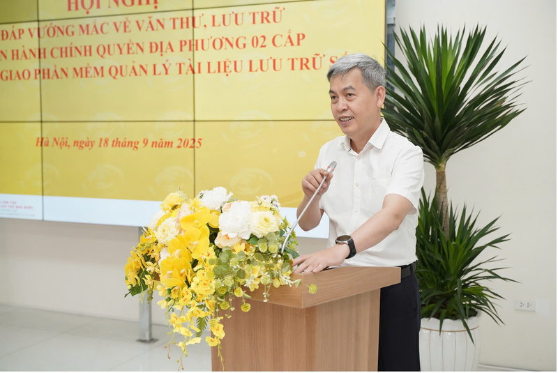 Ông Đặng Thanh Tùng - Bí thư Đảng ủy, Cục trưởng Cục Văn thư và Lưu trữ bày tỏ tính cấp thiết của chuyển đổi số trong công tác quản lý văn thư lưu trữ