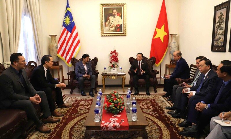 Phó Thủ tướng Trần Hồng Hà tiếp ông Richard Khor, Chủ tịch Phòng Thương mại Malaysia – Việt Nam (MVCC). Ảnh: VGP/XT