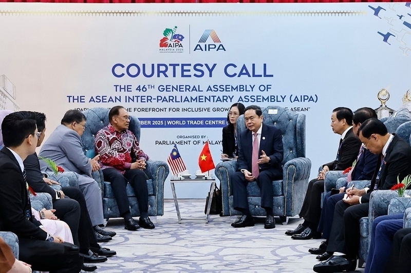 Chủ tịch Quốc hội Trần Thanh Mẫn và Thủ tướng Malaysia Anwar Ibrahim. Ảnh: TTXVN