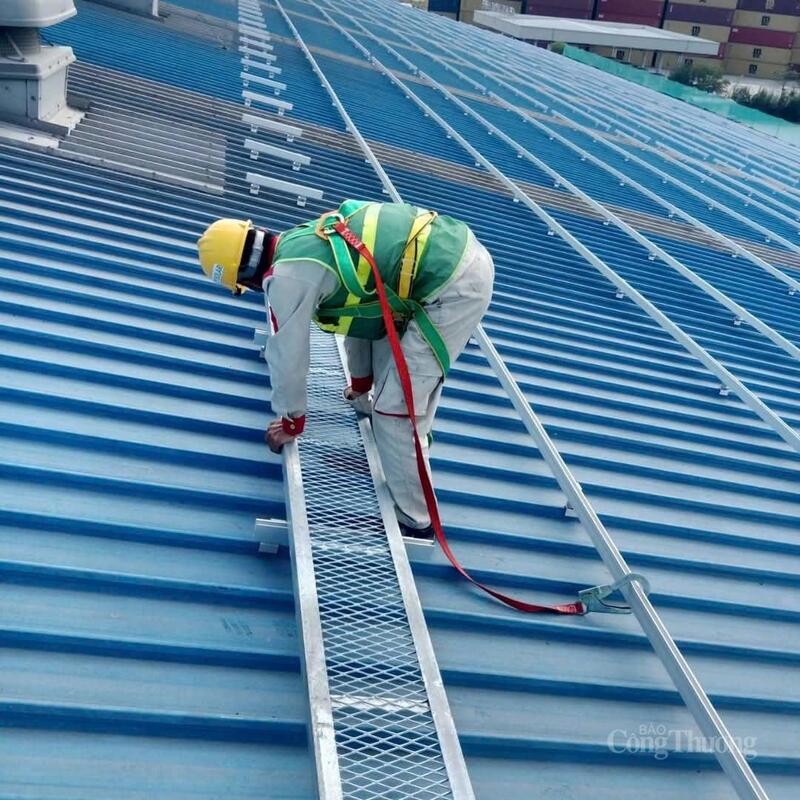Sau năm 2020 đã có khoảng 1.300 MWp điện mặt trời mái nhà được lắp đặt nhưng không bán điện cho EVN. Ảnh minh họa.