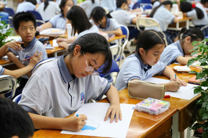 Mỗi bức tranh của các em là một góc nhìn về chủ đề "Sống xanh".