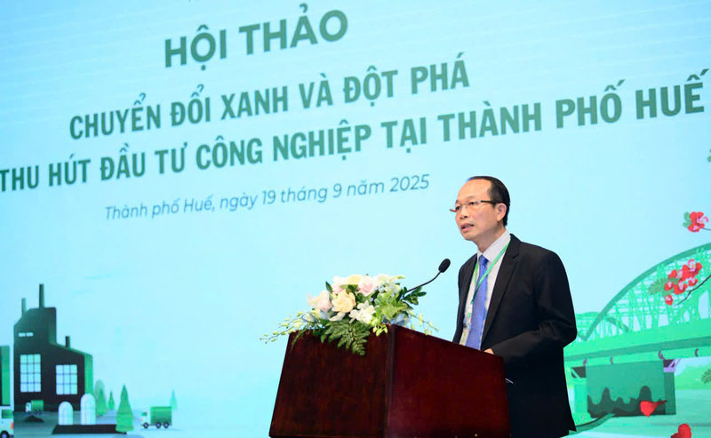 Phó Chủ tịch UBND thành phố Huế Phan Quý Phương phát biểu tại hội thảo. Ảnh: Nguyễn Tuấn