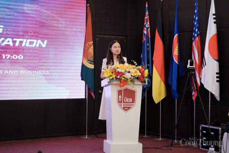 TS Nguyễn Anh Thu - Phó Hiệu trưởng Trường Đại học Kinh tế phát biểu tại hội thảo. Ảnh: NH