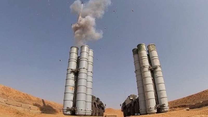 Hệ thống tên lửa phòng không S-400. Ảnh: TASS