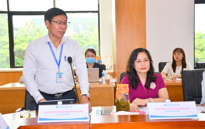 Nhà Giáo ưu tú - PGS. TS Nguyễn Xuân Hoàn, Hiệu trưởng Trường Đại học Công Thương TP. Hồ Chí Minh đóng góp ý kiến tại hội thảo. Ảnh: Minh Khuê.