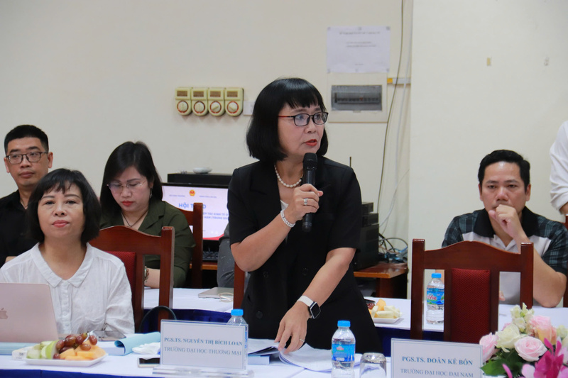 PGS.TS. Nguyễn Thị Bích Loan, Trường Đại học Thương mại đã đưa ra nhiều ý kiến đóng góp sâu sắc tại hội thảo. Ảnh: Thanh Tuấn