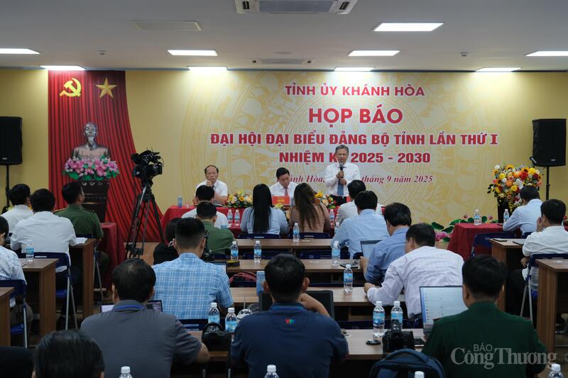 Quang cảnh buổi họp báo. Ảnh: Lê Sơn