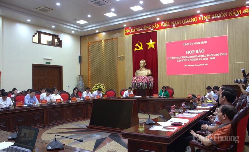 Toàn cảnh buổi họp báo thông tin về Đại hội đại biểu Đảng bộ tỉnh Ninh Bình lần thứ I, nhiệm kỳ 2025-2030.