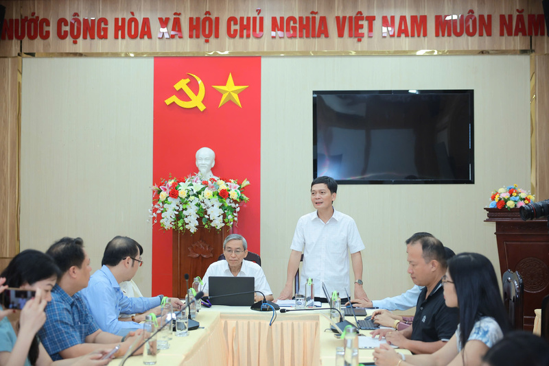Ông Nguyễn Tấn Liêm, Giám đốc Sở Khoa học và Công nghệ tỉnh Quảng Ngãi phát biểu tại buổi làm việc với Đoàn công tác Trung tâm Truyền thông Khoa học và Công nghệ (Bộ Khoa học và Công nghệ) và các phóng viên báo chí.