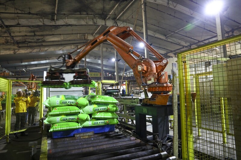 Phân bón của Việt Nam xuất khẩu nhiều nhất sang thị trường Campuchia, chiếm 32,5% về lượng và chiếm 31,3% về kim ngạch trong tổng xuất khẩu phân bón của cả nước. Ảnh: Nguyễn Hạnh