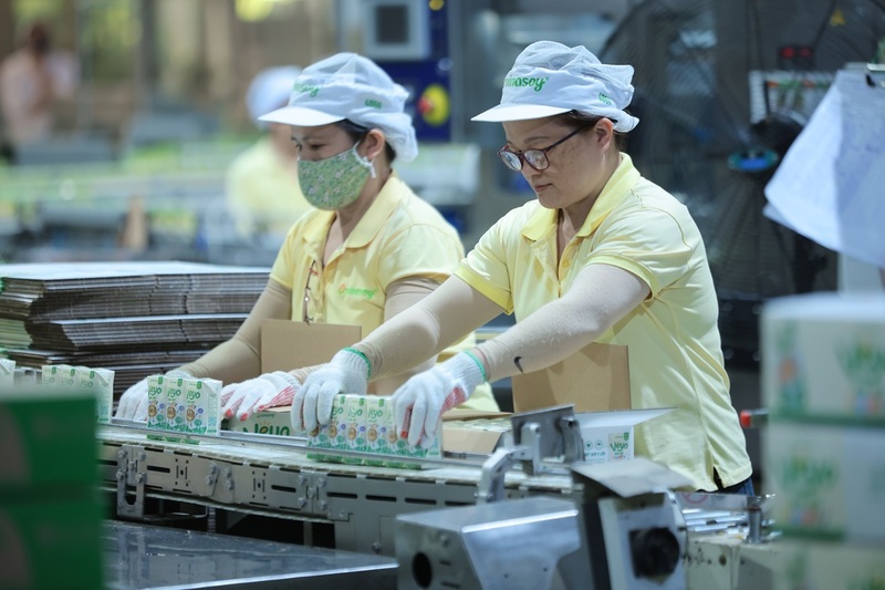 Hoạt động sản xuất tại Công ty Sữa đậu nành Việt Nam Vinasoy.