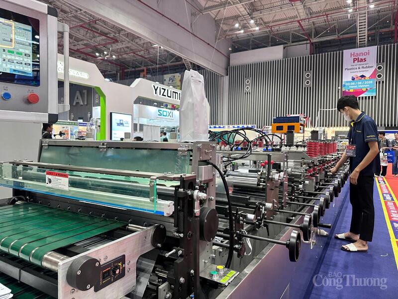 Quy trình sản xuất ứng dụng công nghệ tiên tiến hướng tới phát triển bền vững là mục tiêu các doanh nghiệp trong và ngoài nước mang đến VietnamPlas 2025. Ảnh: Minh Anh.