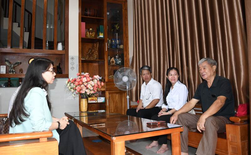 Ông Đào Trọng Cường (mặc áo đen). Ảnh: Minh Khuê.