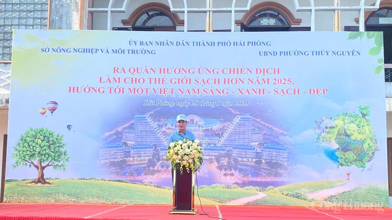 Ông Phạm Văn Thuấn, Phó giám đốc Sở Nông nghiệp và Môi trường Hải Phòng phát biểu lại lễ ra quân