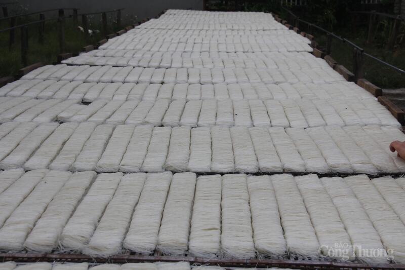 Theo chuyên gia, để sản phẩm bản địa có thể chinh phục thị trường lớn, phải đặt doanh nghiệp và hợp tác xã vào vị trí trung tâm. Ảnh: Ngọc Hoa