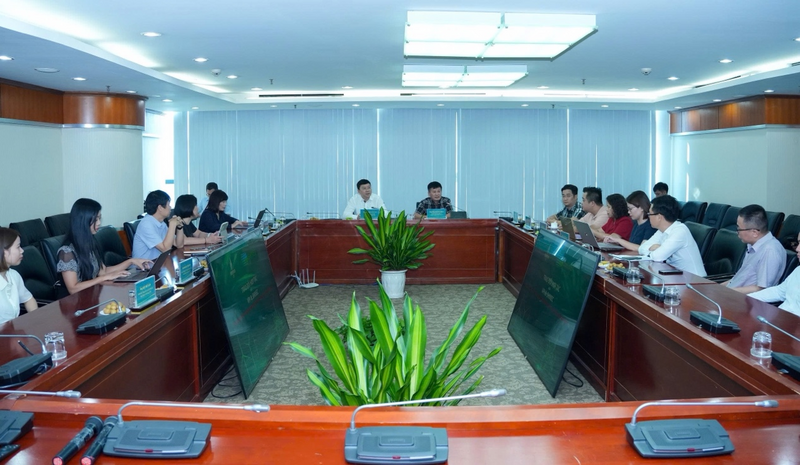 Ông Nguyễn Văn Tư, Phó Viện trưởng phụ trách VPI và ông Phạm Hồng Điệp, Chủ tịch HĐQT Shinec chủ trì cuộc họp.