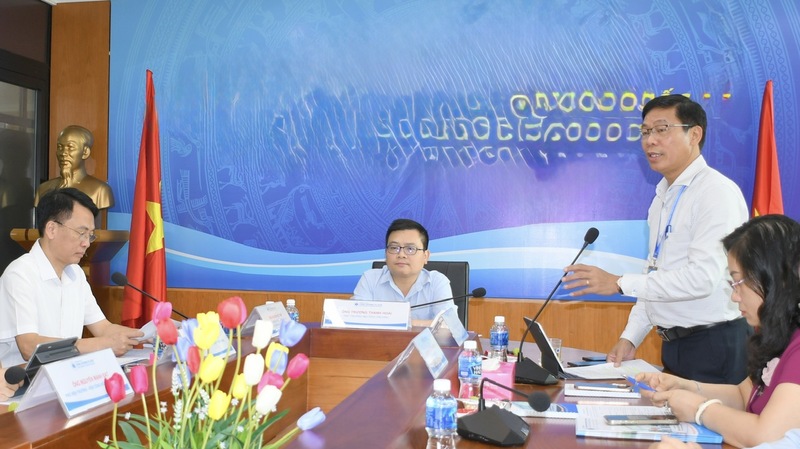 Nhà giáo Ưu tú, PGS.TS Nguyễn Xuân Hoàn - Hiệu trưởng trường Đại học Công Thương TP.Hồ Chí Minh báo cáo về hoạt động và công tác đào tạo nguồn nhân lực. Ảnh: Minh Khuê.