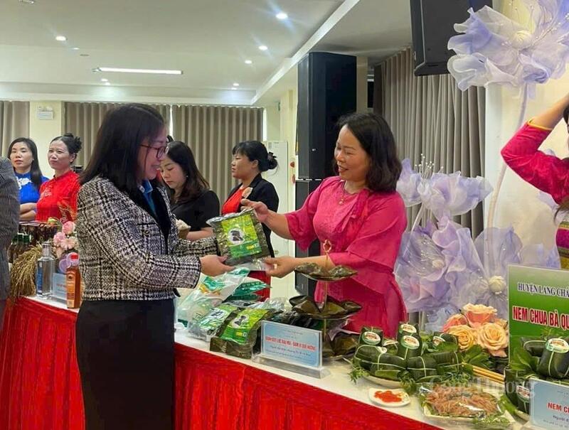 Bánh răng bừa được mang đi quảng bá tại các hội chợ, các sự kiện trong và ngoài tỉnh