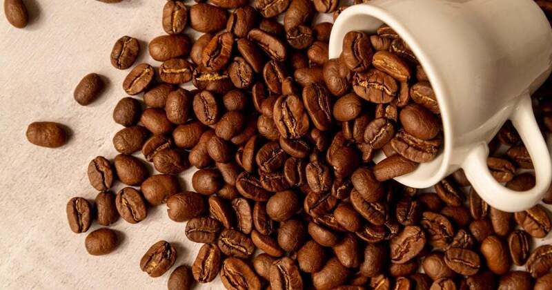 Đồng USD có tác động mạnh mẽ đến giá cà phê Việt Nam và quốc tế.