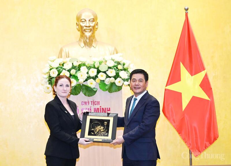 Bộ trưởng Nguyễn Hồng Diên và Đại sứ New Zealand tại Việt Nam nhất trí đẩy mạnh hợp tác, mở cửa thị trường, tạo thuận lợi cho hàng hóa xuất khẩu hai bên