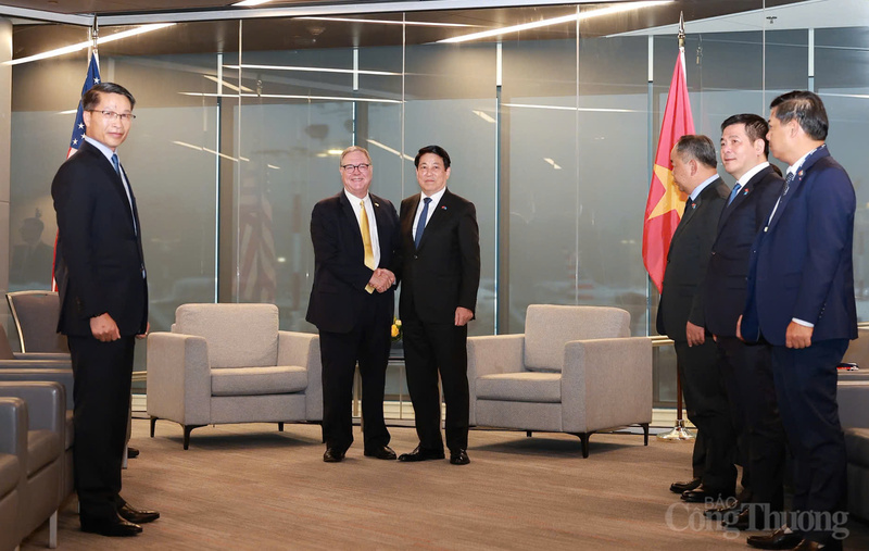Chủ tịch nước Lương Cường và Phó Thống đốc bang Washington Denny Heck. Ảnh: Nguyên Minh