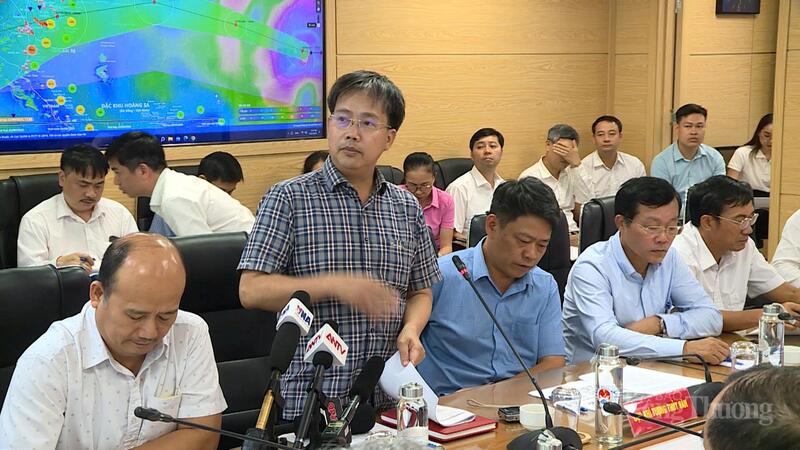 Ông Mai Văn Khiêm - Giám đốc Trung tâm Dự báo khí tượng thủy văn Quốc gia: khẩn trương kêu gọi tàu thuyền vào nơi tránh trú an toàn, sẵn sàng phương án...