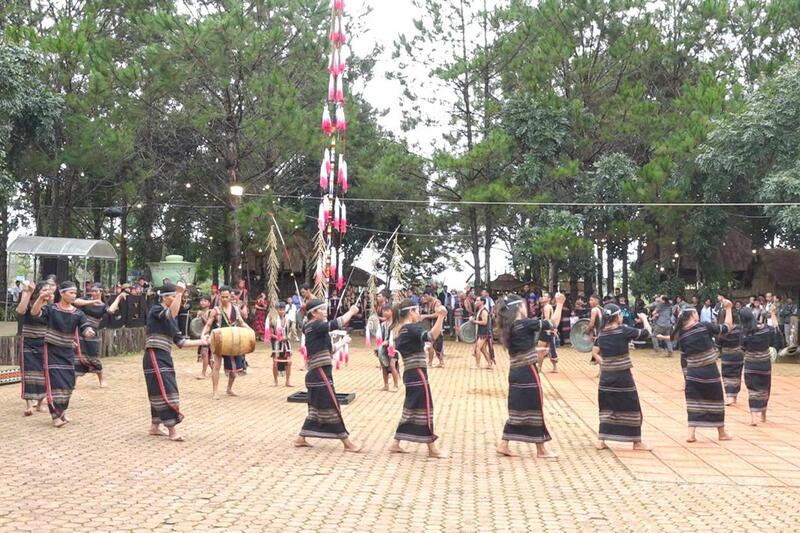 Một góc làng du lịch cộng đồng ở xã Măng Đen (tỉnh Quảng Ngãi)