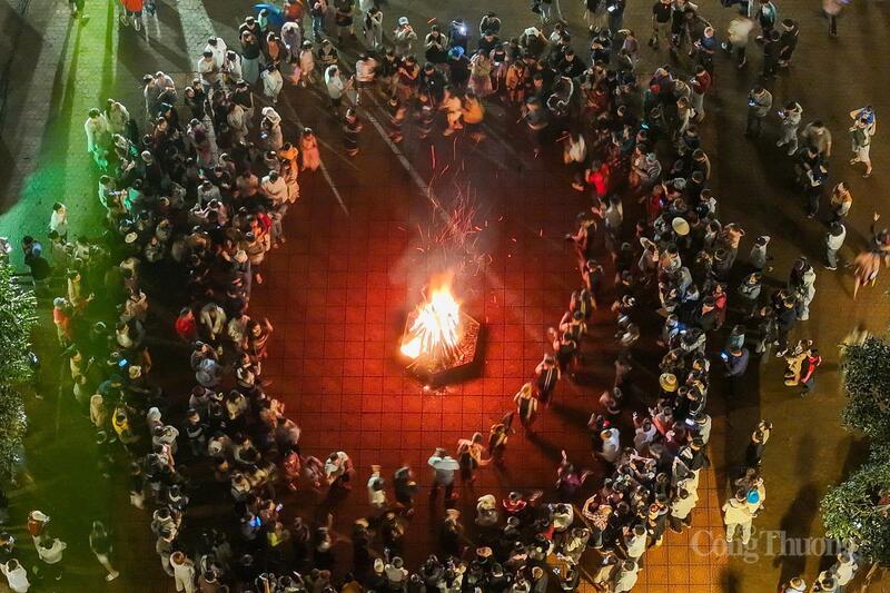 Du khách trải nghiệm không gian văn hóa truyền thống của đồng bào dân tộc thiểu số