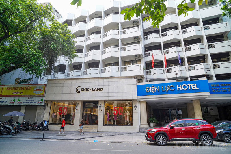 Khách sạn Điện lực trên phố Lý Thái Tổ sắp nhường chỗ cho dự án quảng trường - công viên.