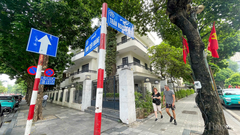 Để có mặt bằng triển khai dự án, 59 chủ sử dụng nhà, đất, gồm 17 tổ chức và 42 hộ dân, sẽ phải di dời trong thời gian tới.