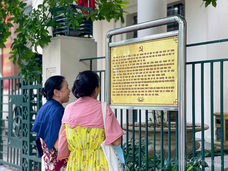 Nhà máy đèn Bờ Hồ - di tích lịch sử cách mạng - sẽ được cải tạo, nghiên cứu phương án di chuyển... Cùng với đó, trụ sở Điện lực Hoàn Kiếm được xem xét giữ lại và mở thông tầng 1.