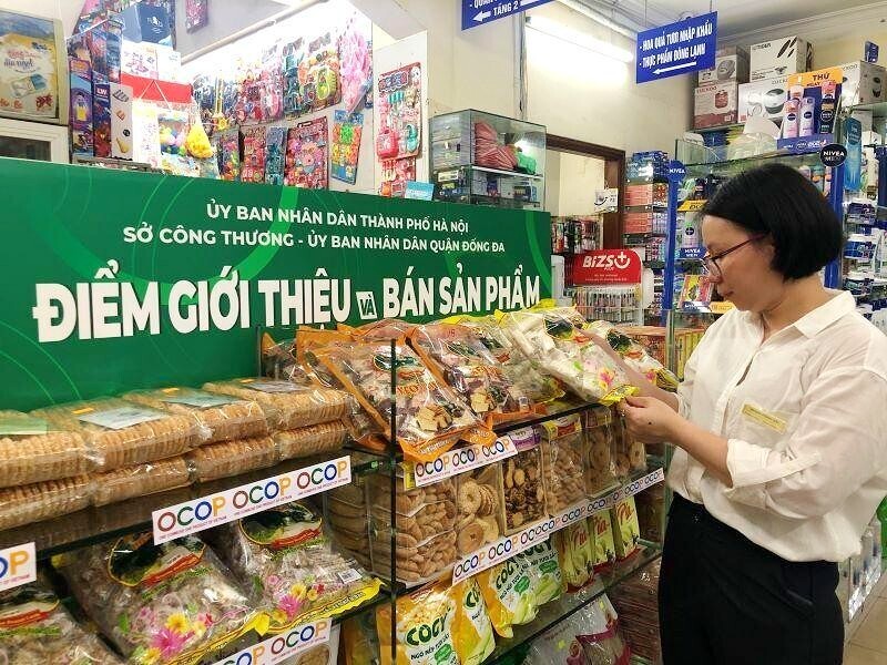 Các quầy hàng OCOP ở các siêu thị tại các thành phố lớn là "phòng thí nghiệm" cho sản phẩm OCOP. Ảnh: Nguyễn Linh