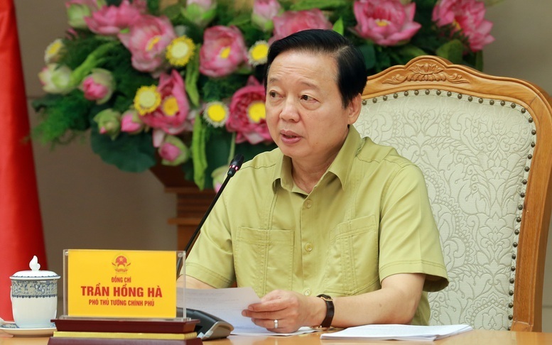 Phó Thủ tướng yêu cầu Bộ Nông nghiệp và Môi trường, Bộ Xây dựng, Bộ Tài chính khẩn trương tiếp thu đầy đủ, hoàn thiện dự thảo Nghị định, trình Chính phủ lấy ý kiến, đồng thời báo cáo Ủy ban Thường vụ Quốc hội, trước khi Thủ tướng Chính phủ ký ban hành. Ảnh: VGP/Minh Khôi