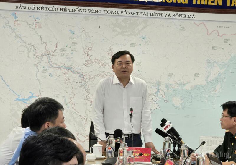 Thứ trưởng Bộ Nông nghiệp và Môi trường Nguyễn Hoàng Hiệp: Bão có thể mạnh hơn hoặc yếu hơn, nhưng chắc chắn sẽ ảnh hưởng đến Việt Nam, nhất là khu vực biển và ven biển.