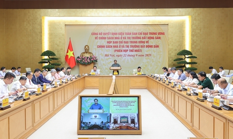Thủ tướng Phạm Minh Chính, Trưởng Ban Chỉ đạo Trung ương về chính sách nhà ở và thị trường bất động sản, chủ trì hội nghị công bố quyết định kiện toàn Ban Chỉ đạo và phiên họp thứ nhất của Ban Chỉ đạo - Ảnh: VGP/Nhật Bắc
