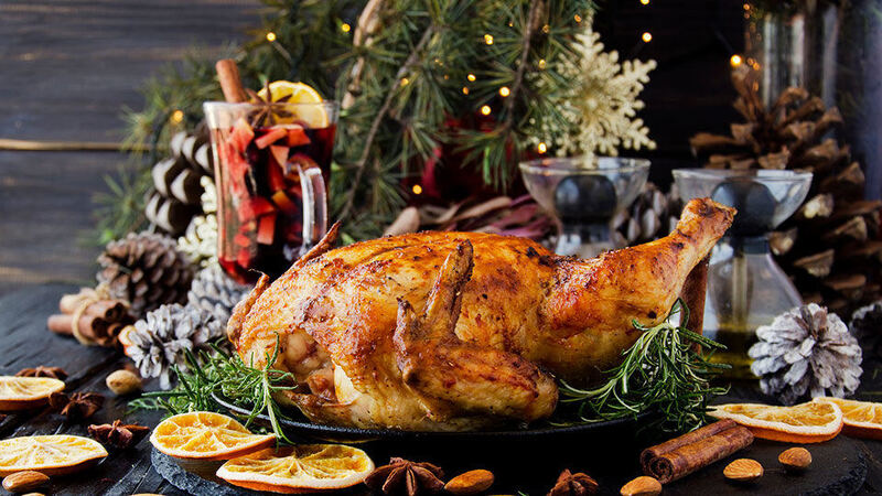 Gà tây nướng: Biểu tượng sum vầy đêm Noel.