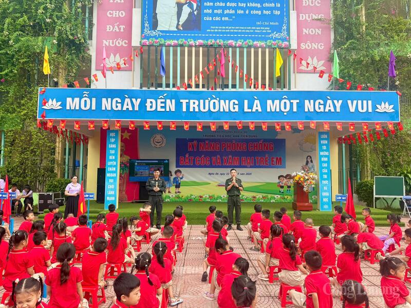 Buổi tuyên truyền thu hút sự tham gia của gần 900 học sinh, giúp các em nâng cao ý thức tự bảo vệ bản thân.