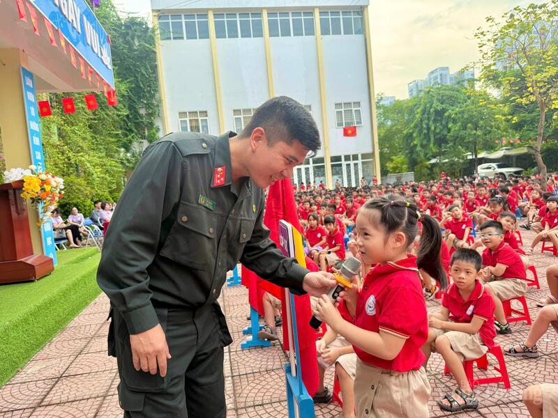 Học sinh trả lời câu hỏi, nâng cao khả năng phản ứng trước tình huống nguy hiểm.