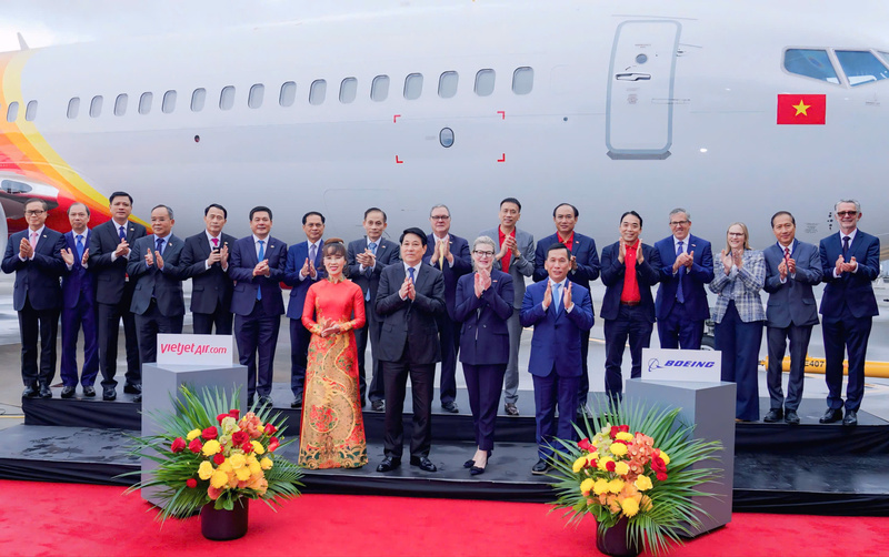 Các máy bay 737-8 sẽ hỗ trợ Vietjet mở rộng mạng bay, khai thác thêm các đường bay mới phục vụ khu vực Đông Nam Á và khẳng định vị thế vững mạnh của một trong những hãng hàng không thế hệ mới năng động nhất khu vực.