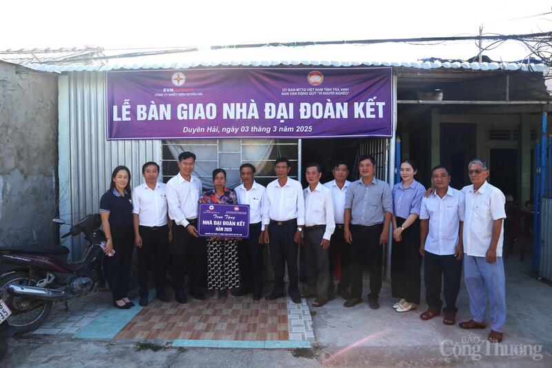 Công ty trao tặng nhà Đại đoàn kết cho gia đình có hoàn cảnh khó khăn tại phường Duyên Hải
