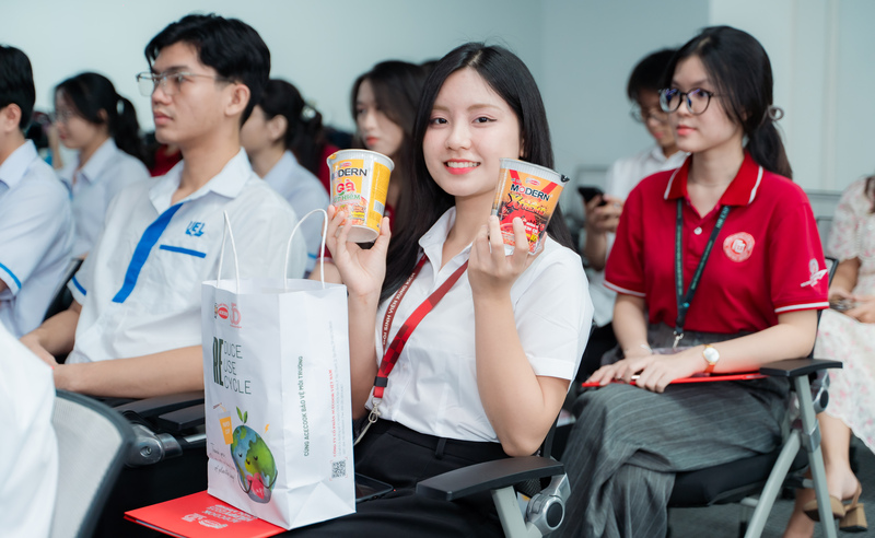 Sinh viên tham gia chuỗi workshop "Hành trang cho sự nghiệp Happy"