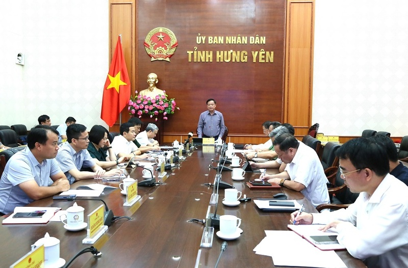 Đồng chí Chủ tịch UBND tỉnh Nguyễn Khắc Thận phát biểu chỉ đạo cuộc họp tại điểm cầu trụ sở HĐND-UBND tỉnh ( Ảnh: Cổng Thông tin điện tử tỉnh Hưng Yên)