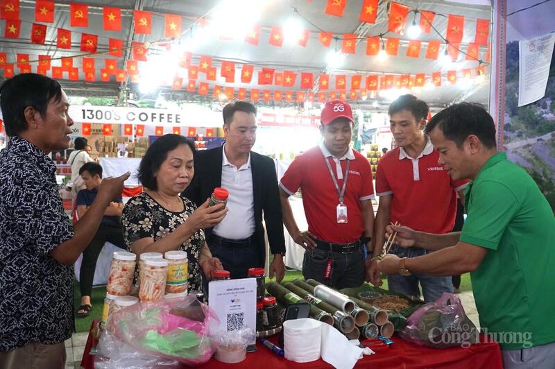 Thông qua các hợp tác xã, các sản phẩm nông sản miền núi của đồng bào dân tộc thiểu số Quảng Ngãi có đầu ra ổn định, đến gần hơn với người tiêu dùng